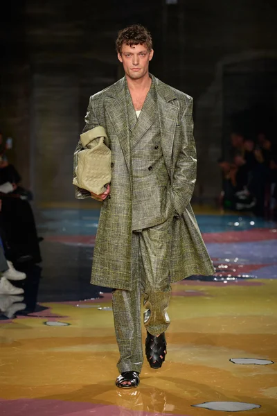 Look 29